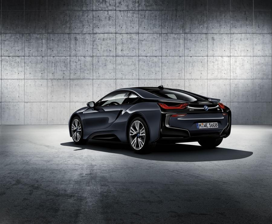  BMW i8 Protonic Dark Silver Edition (I12) 2016 года  (фото 3 из 8)